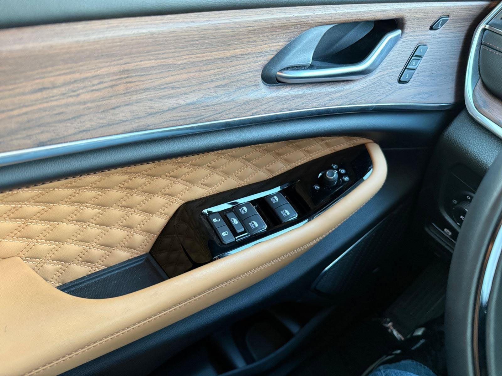 2023 Jeep Grand Cherokee L Base