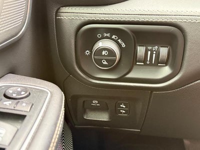 2020 RAM 1500 Limited 4x4 Crew Cab 5'7" Box
