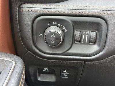2022 RAM 1500 Longhorn 4x4 Crew Cab 5'7" Box