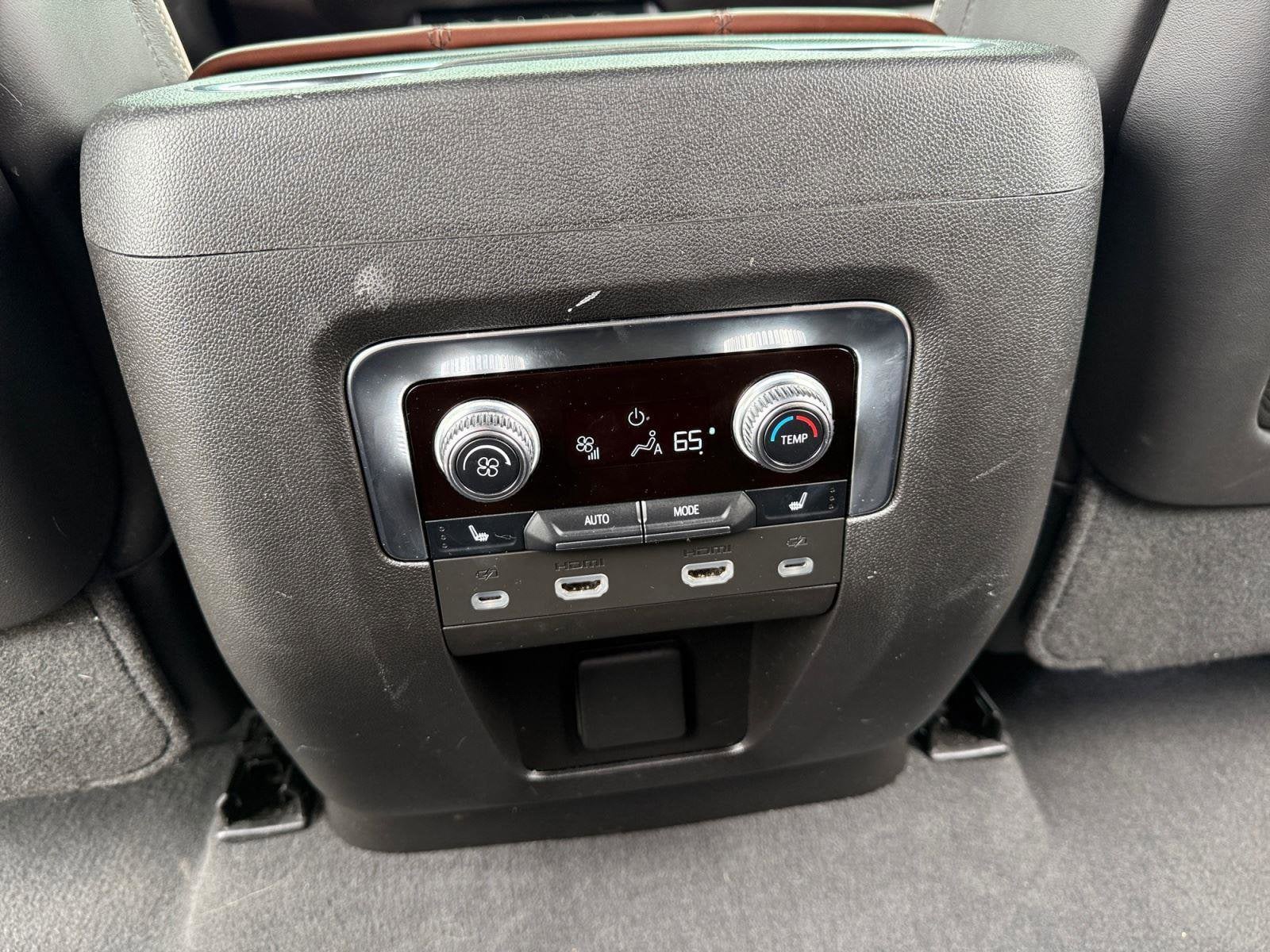2023 GMC Yukon Base