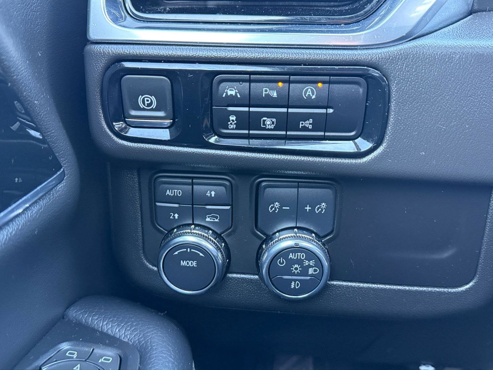 2025 GMC Yukon XL Base