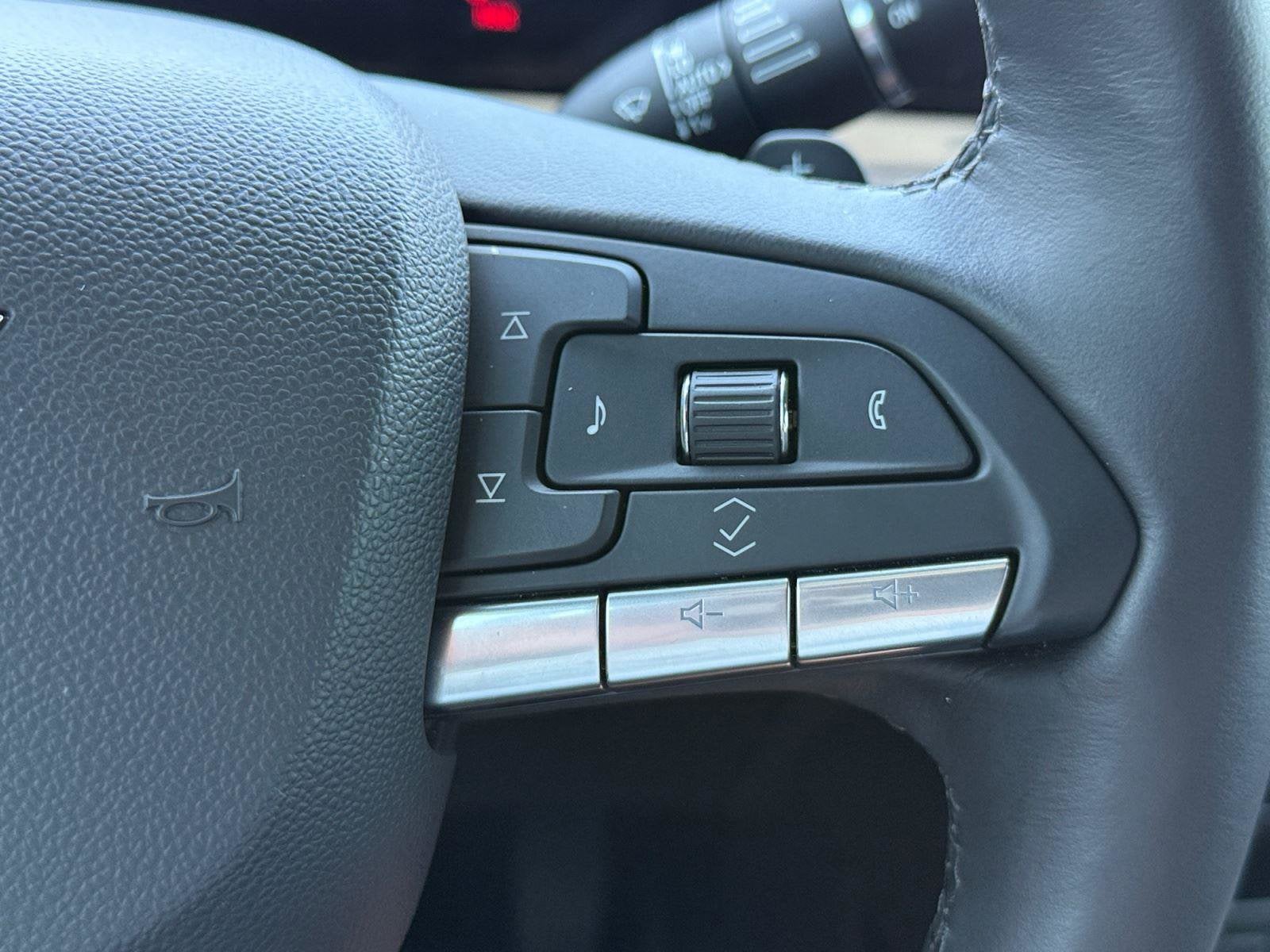 2025 Cadillac XT4 FWD 4dr Premium Luxury