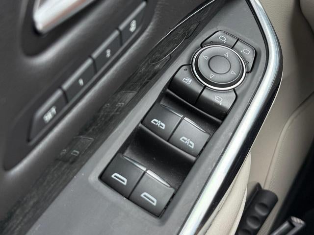 2023 Cadillac XT4 AWD Premium Luxury