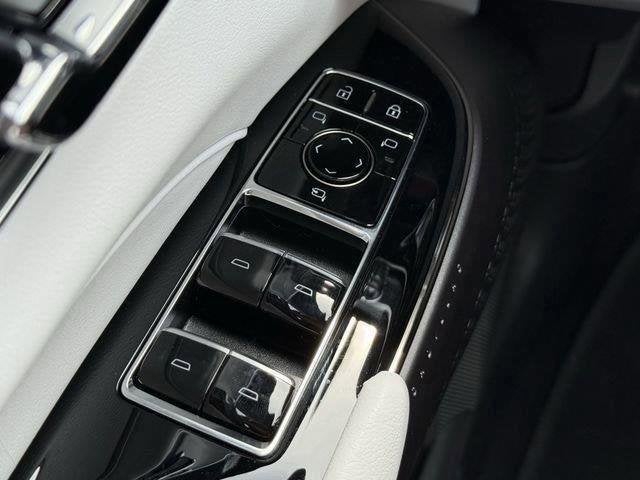 2025 Cadillac LYRIQ Luxury 1