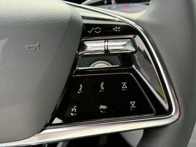 2025 Cadillac LYRIQ Luxury 1