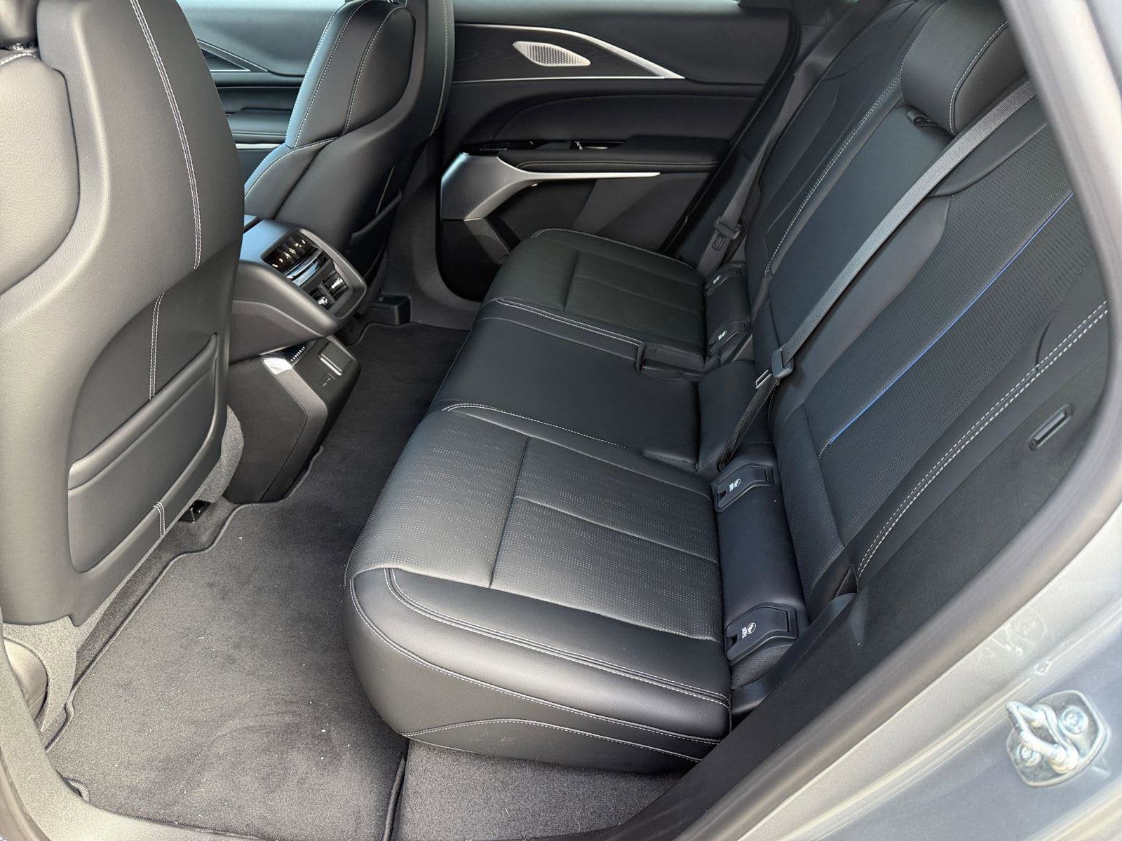 2025 Cadillac LYRIQ Sport 3