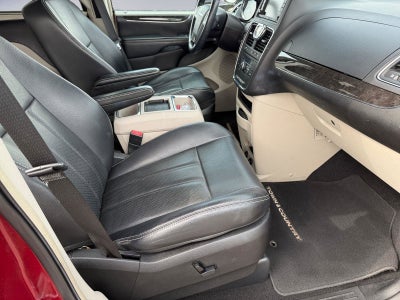 2013 Chrysler Town & Country Base
