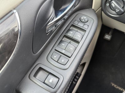 2013 Chrysler Town & Country Base