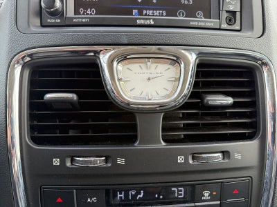 2013 Chrysler Town & Country Base