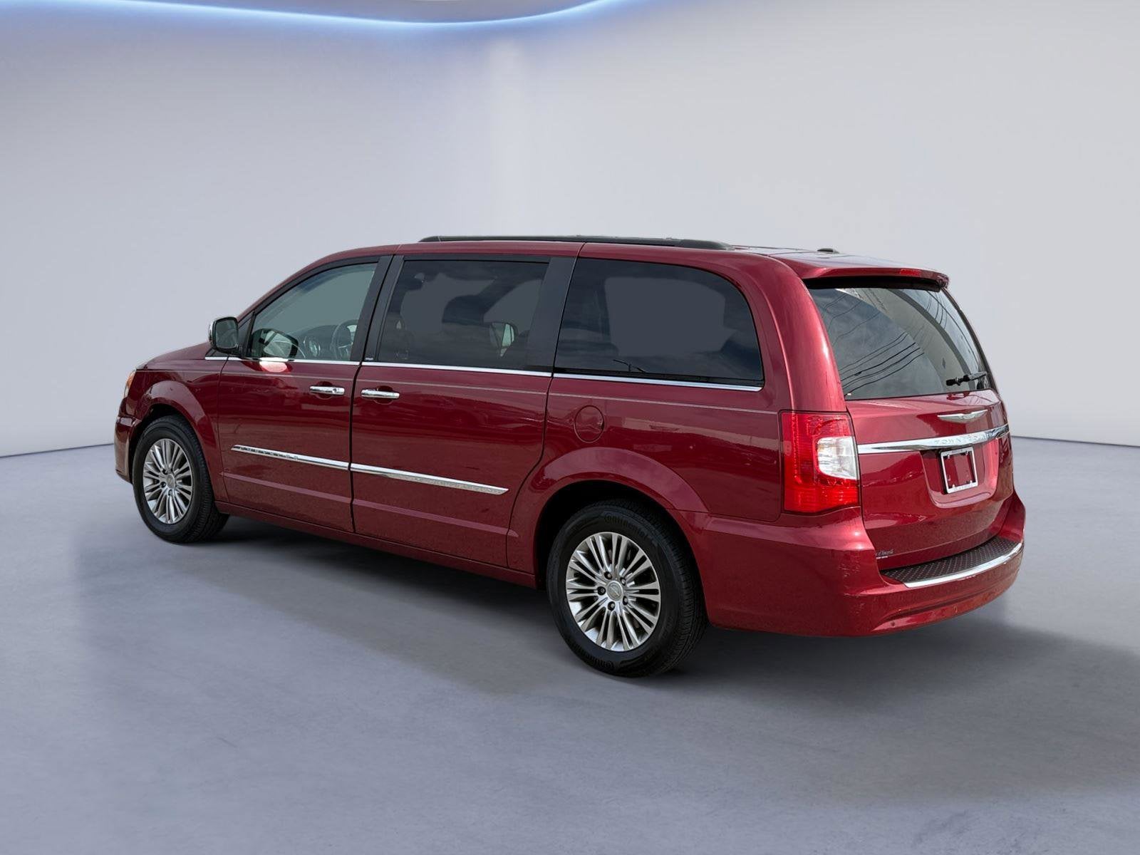 2013 Chrysler Town & Country Base