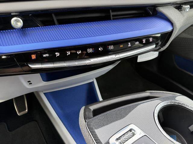 2025 Cadillac OPTIQ Luxury 1