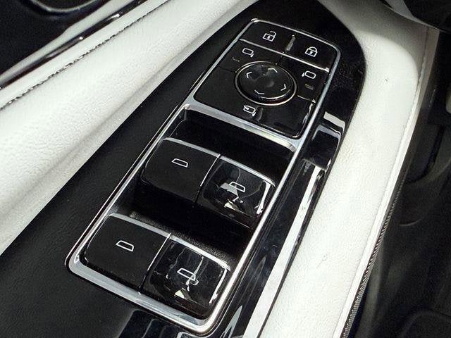 2025 Cadillac OPTIQ Luxury 1