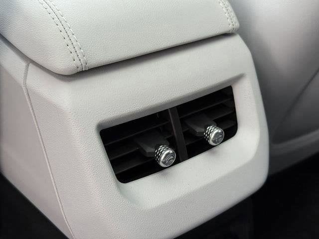 2025 Cadillac OPTIQ Luxury 1