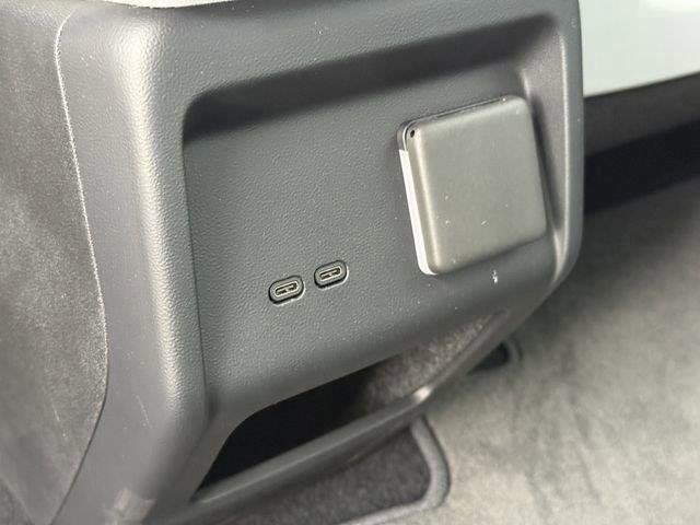 2025 Cadillac OPTIQ Luxury 1