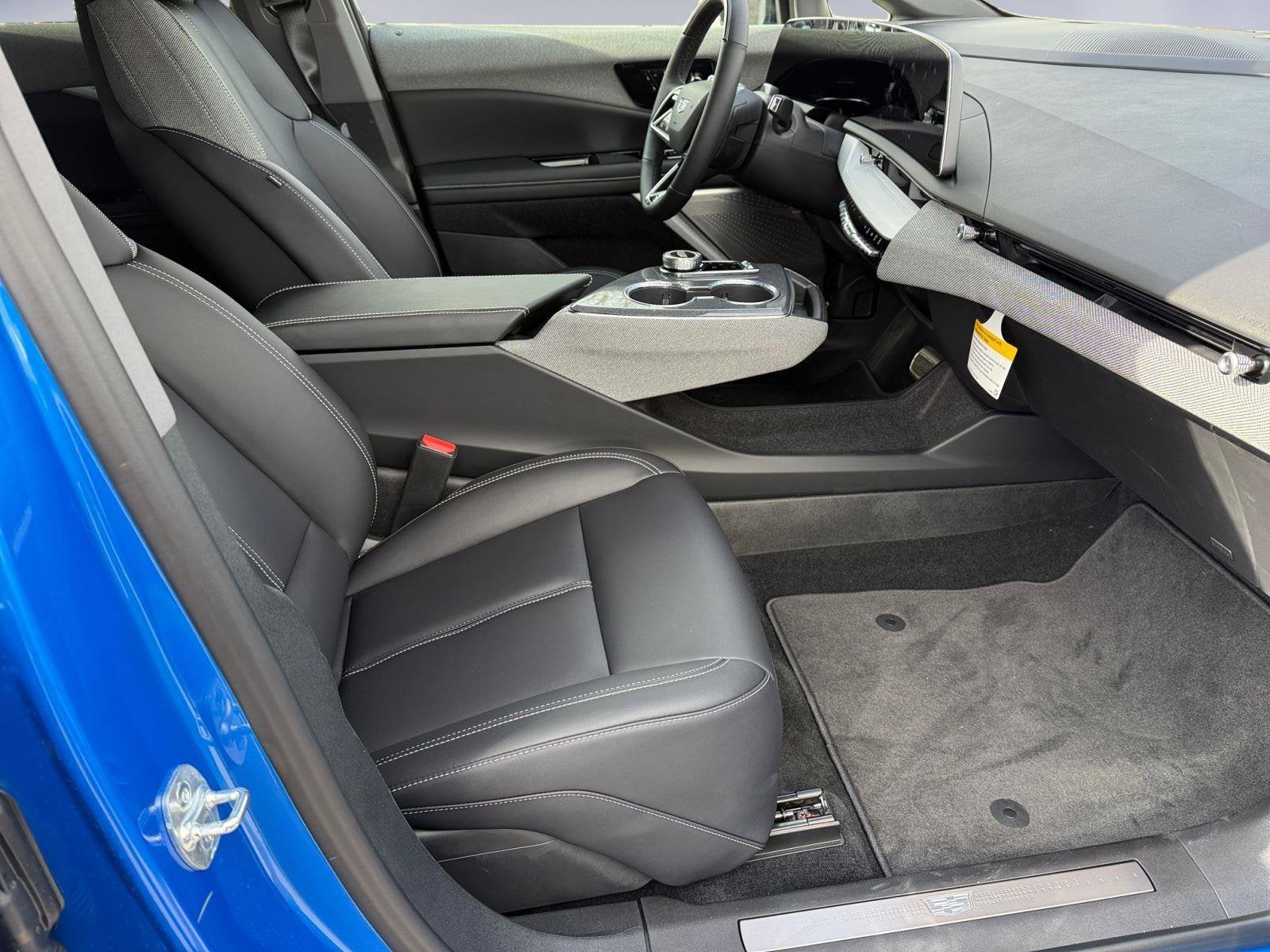 2025 Cadillac OPTIQ Luxury 1