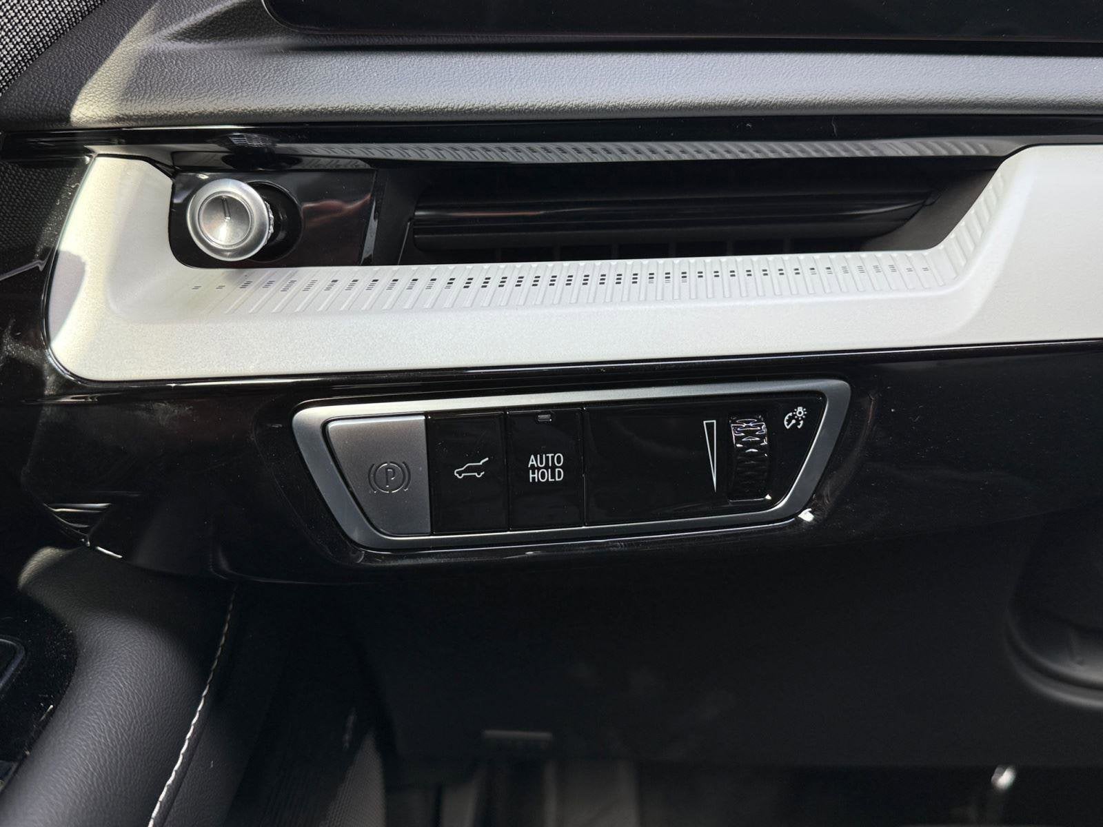 2025 Cadillac OPTIQ Luxury 1