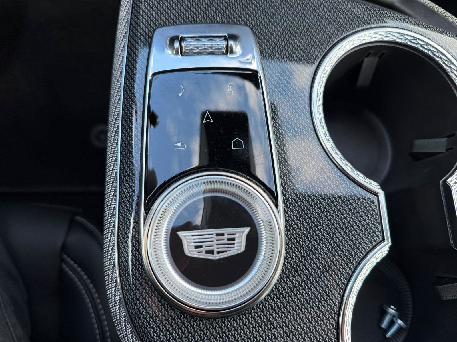 2025 Cadillac OPTIQ Luxury 1