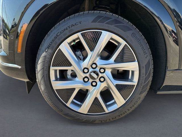 2025 Cadillac OPTIQ Luxury 2