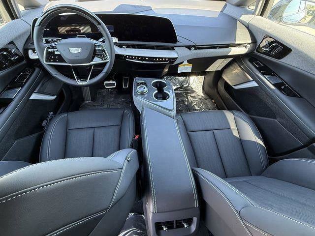 2025 Cadillac OPTIQ Luxury 2