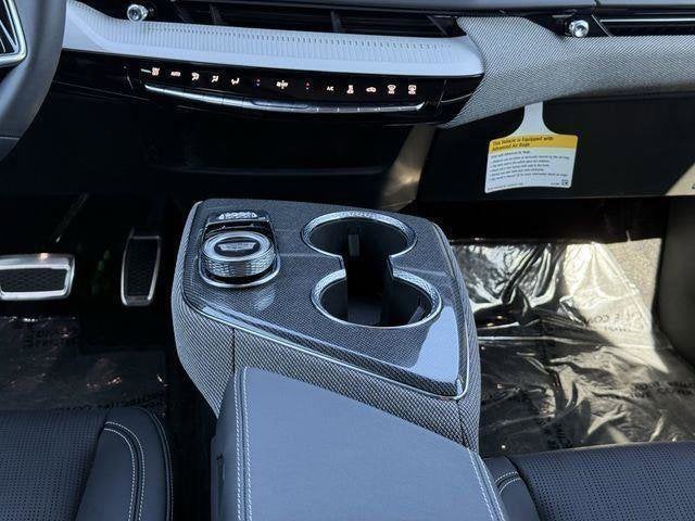 2025 Cadillac OPTIQ Luxury 2