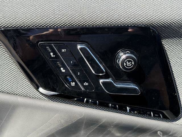 2025 Cadillac OPTIQ Luxury 2