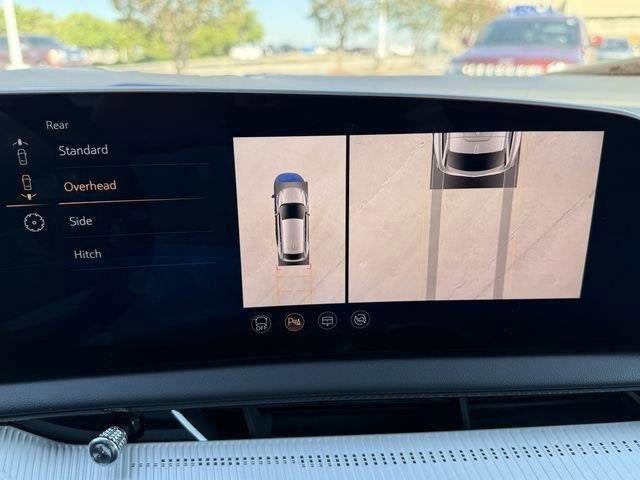 2025 Cadillac OPTIQ Luxury 2