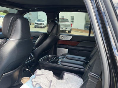 2021 Lincoln Navigator Base