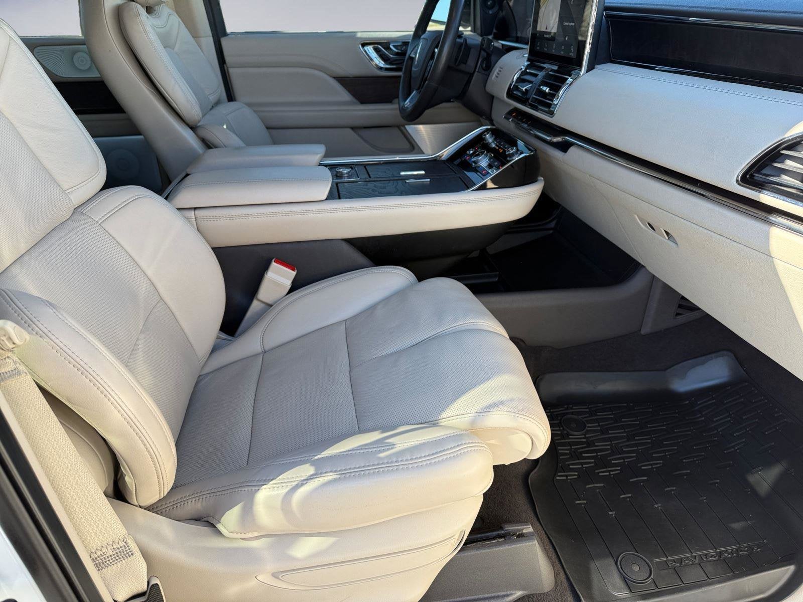 2021 Lincoln Navigator Base