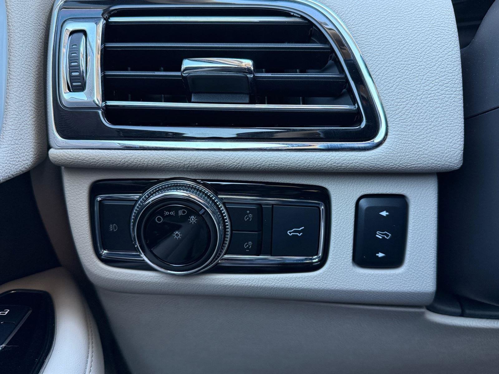 2021 Lincoln Navigator Base