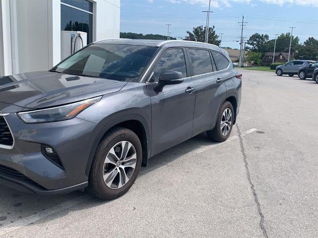 2024 Toyota Highlander LE AWD (SE)