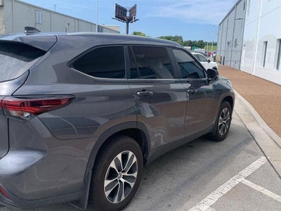 2024 Toyota Highlander LE AWD (SE)