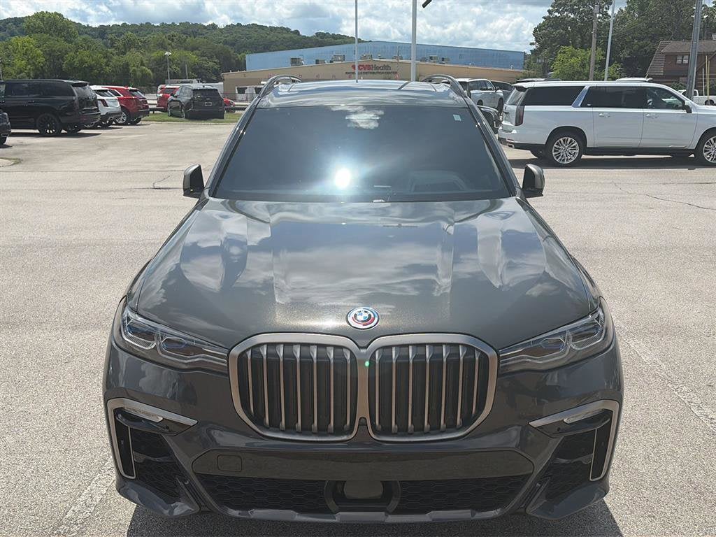 2022 BMW X7 M50i's photo