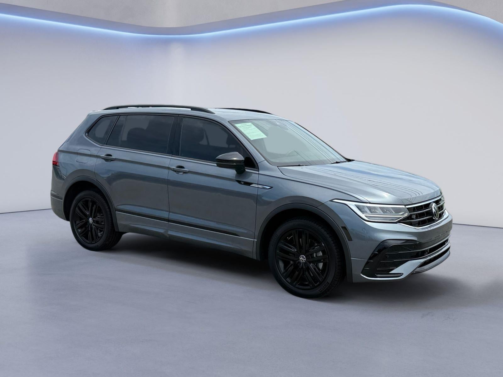2022 Volkswagen Tiguan SE R-Line Black