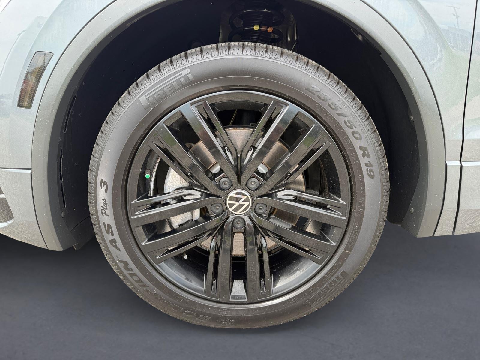 2022 Volkswagen Tiguan SE R-Line Black