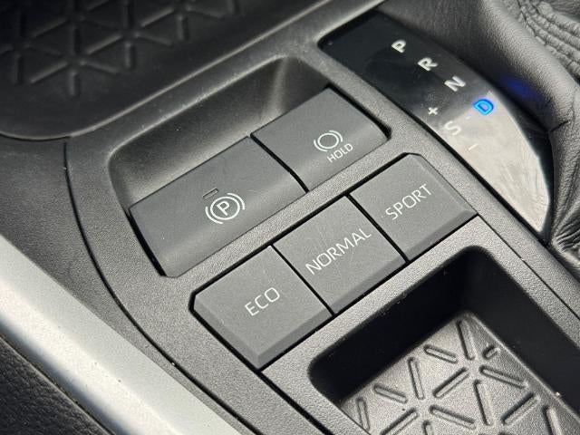 2021 Toyota RAV4 LE FWD (GS)