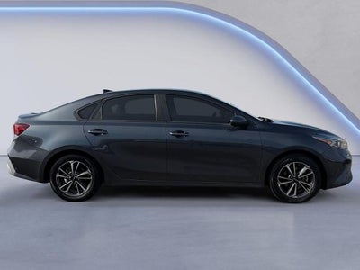 2024 Kia Forte LXS IVT