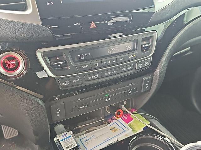 2016 Honda Pilot AWD Touring with DVD Rear Entertainment System and Navigation
