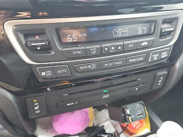 2016 Honda Pilot AWD Touring with DVD Rear Entertainment System and Navigation