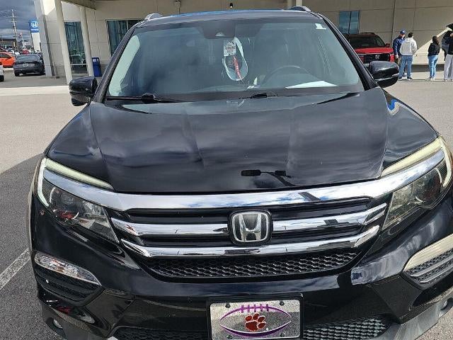 2016 Honda Pilot AWD Touring with DVD Rear Entertainment System and Navigation