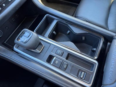 2023 Nissan Pathfinder SL 2WD