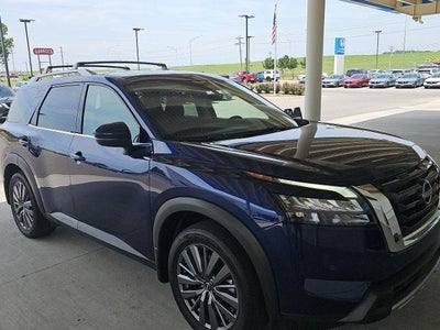 2025 Nissan Pathfinder SL 2WD