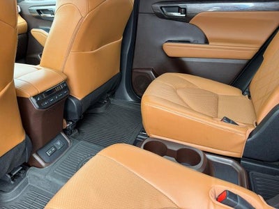 2022 Toyota Highlander Hybrid Platinum AWD (Natl)