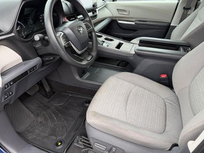 2021 Toyota Sienna LE FWD 8-Passenger (Natl)