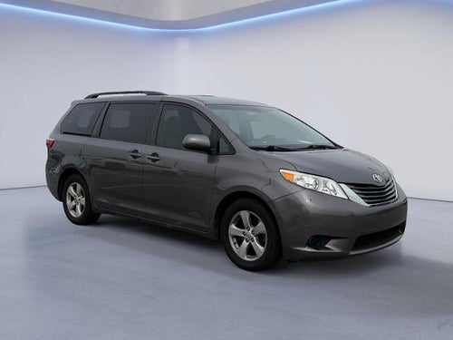 2017 Toyota Sienna LE FWD 8-Passenger (Natl)