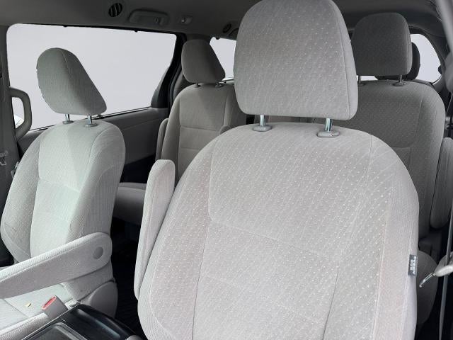 2017 Toyota Sienna LE FWD 8-Passenger (Natl)