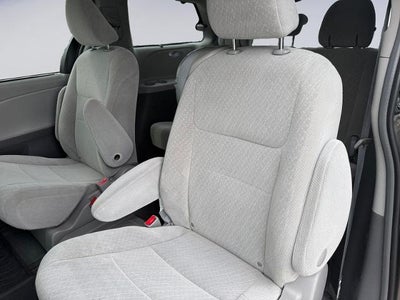 2017 Toyota Sienna LE FWD 8-Passenger (Natl)