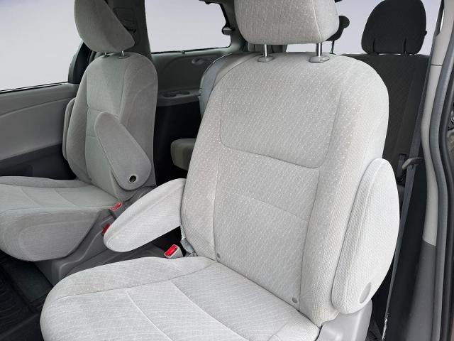 2017 Toyota Sienna LE FWD 8-Passenger (Natl)