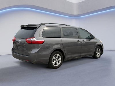 2017 Toyota Sienna LE FWD 8-Passenger (Natl)