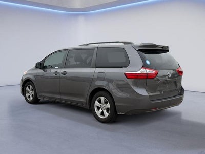 2017 Toyota Sienna LE FWD 8-Passenger (Natl)