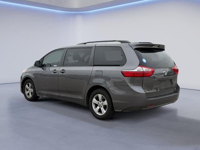 2017 Toyota Sienna LE FWD 8-Passenger (Natl)